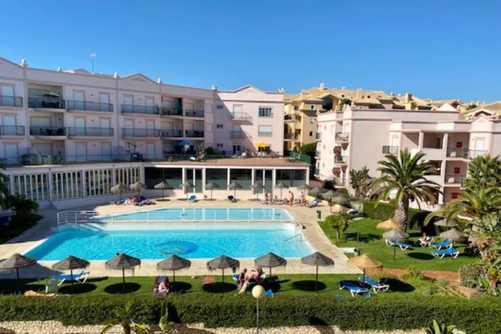 Lovely 2 Bedroom Apartment Including Pool, Stunning Ocean Views & Beach Closeby Luz Esterno foto